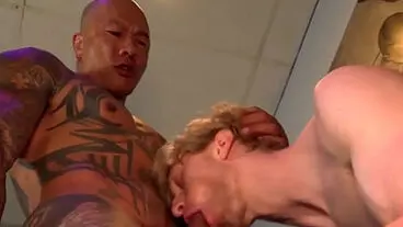 亚洲龙·达米安与杰西·斯通进行无套运动